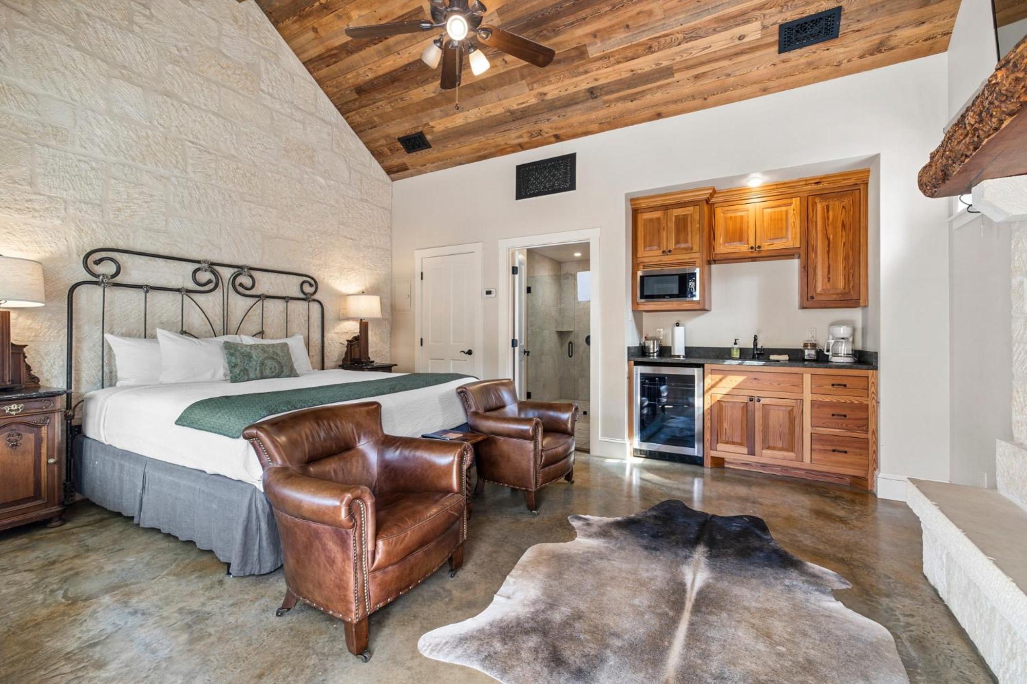Blacksmith Quarters Hotel Fredericksburg
