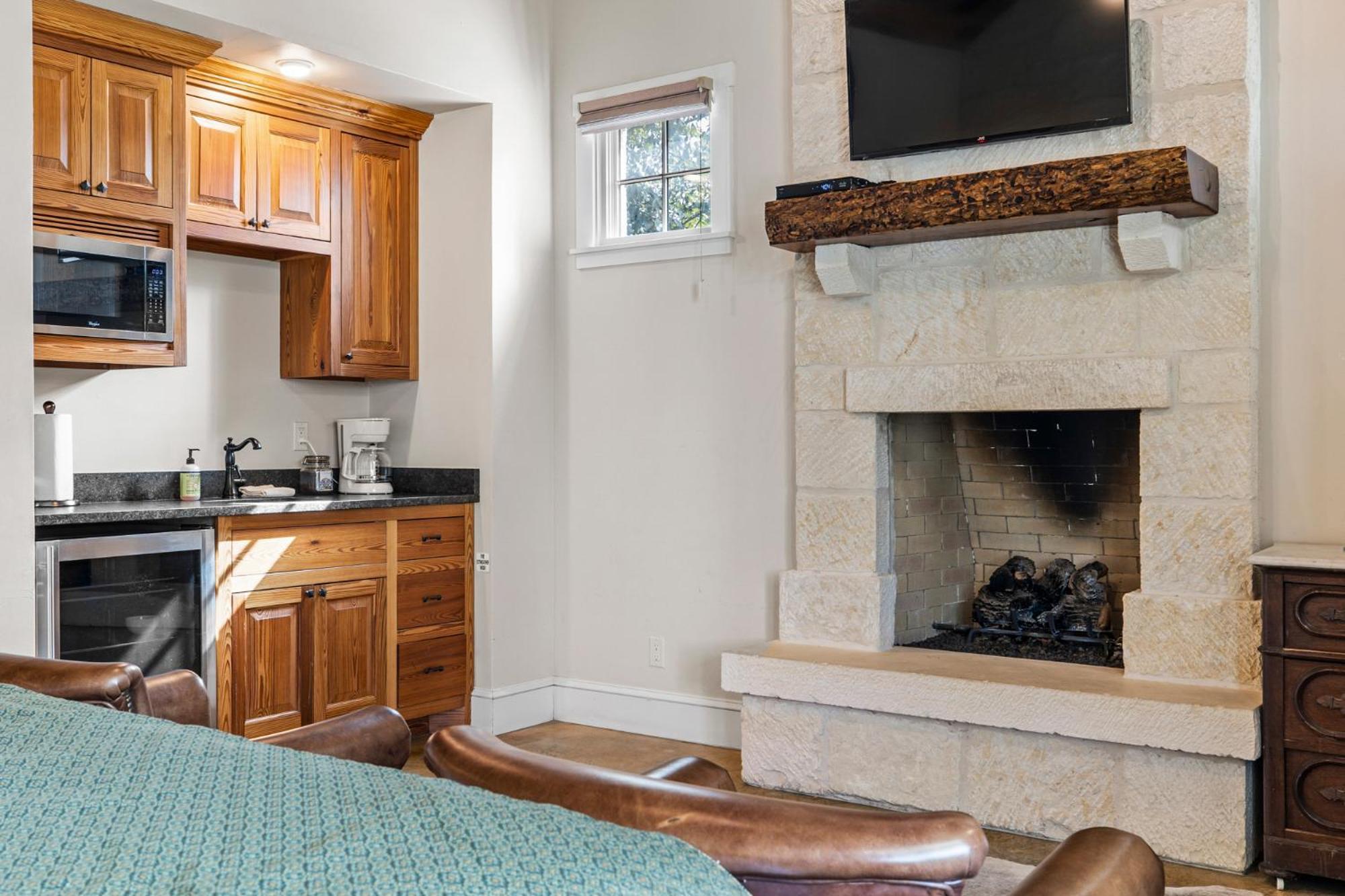 Hotel Blacksmith Quarters *